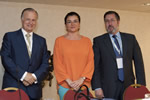 De izq. a der.: Francisco Zaragozá (Vocal Nacional de Docencia e Investigación), Carmen Peña (Presidenta del CGCOF) y Vicente Hernández (Vocal Nacional de Industria)