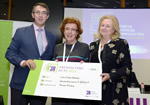 Maria Jose Rodrguez recoge el premio en nombre de Luis Salar Ibáñez